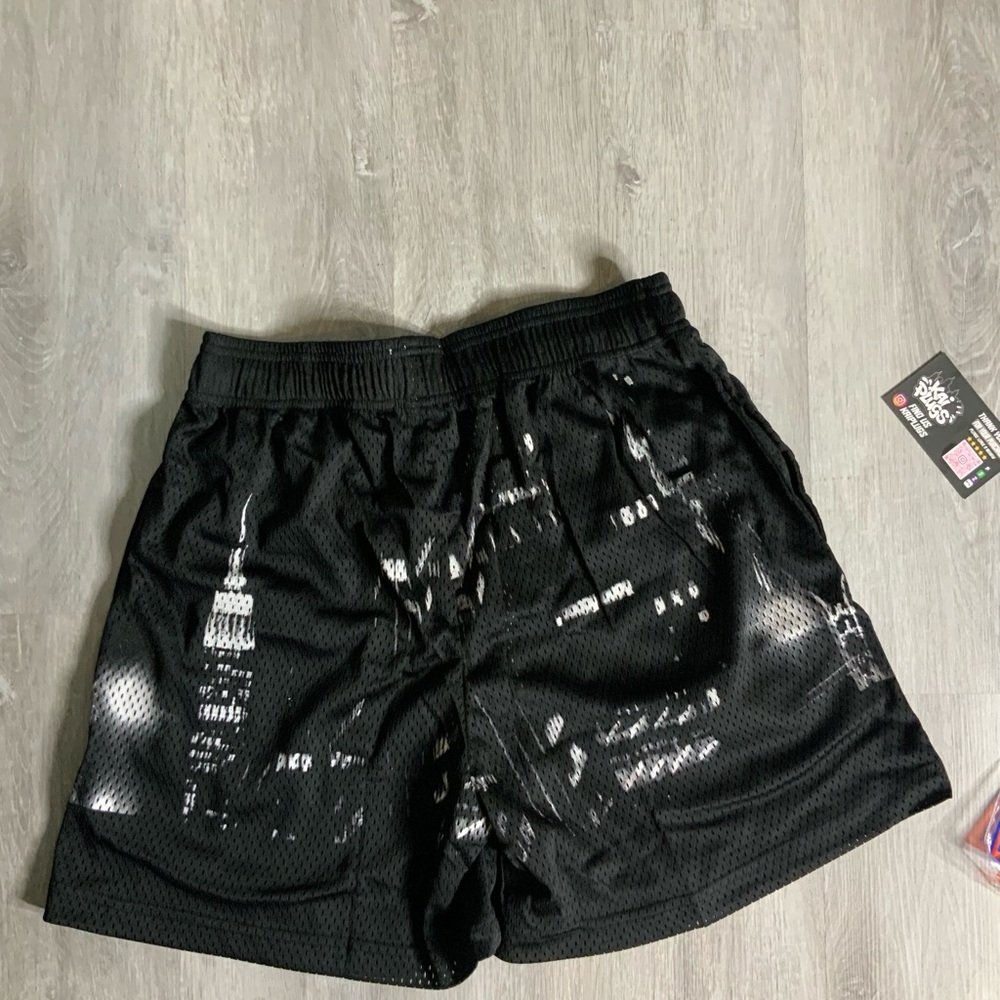 Black And White Eric Emanuel New York EE Shorts - Picture 7 of 7